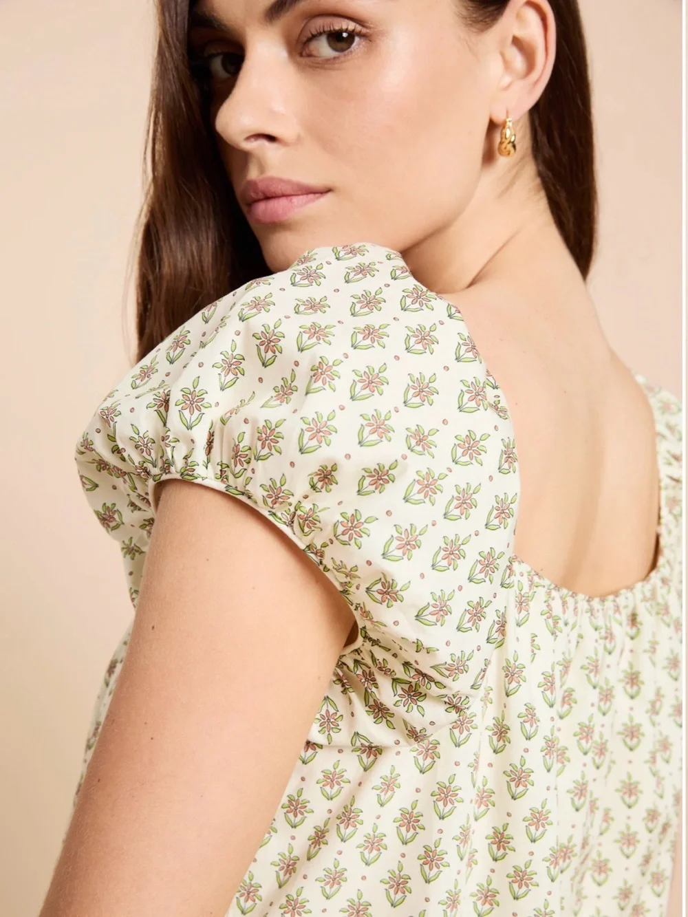Square-Neck Cream Floral Mini Dress with Puff Sleeves